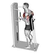 stojeći potisak za prsa na spravi — fitness vježba